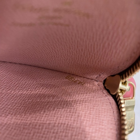 Authentic Louis Vuitton round coin pouch Japan Christmas edition - Picture 5 of 8